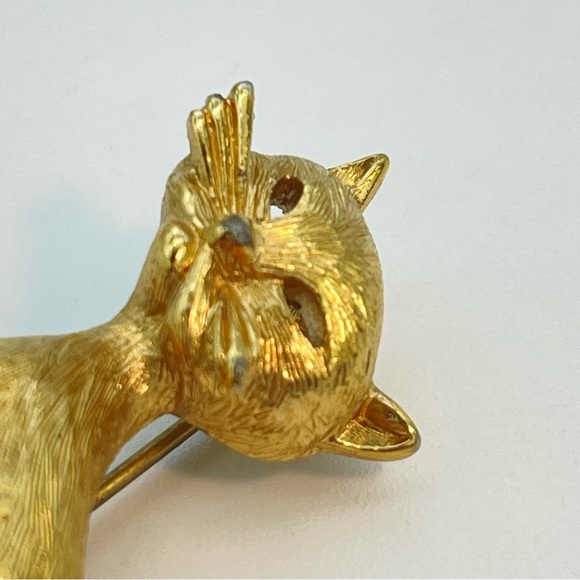 Vintage Stamped Monet Cat Brooch Pet Kitty Jewelry Textured Brushed Gold Tone - Picture 10 of 11